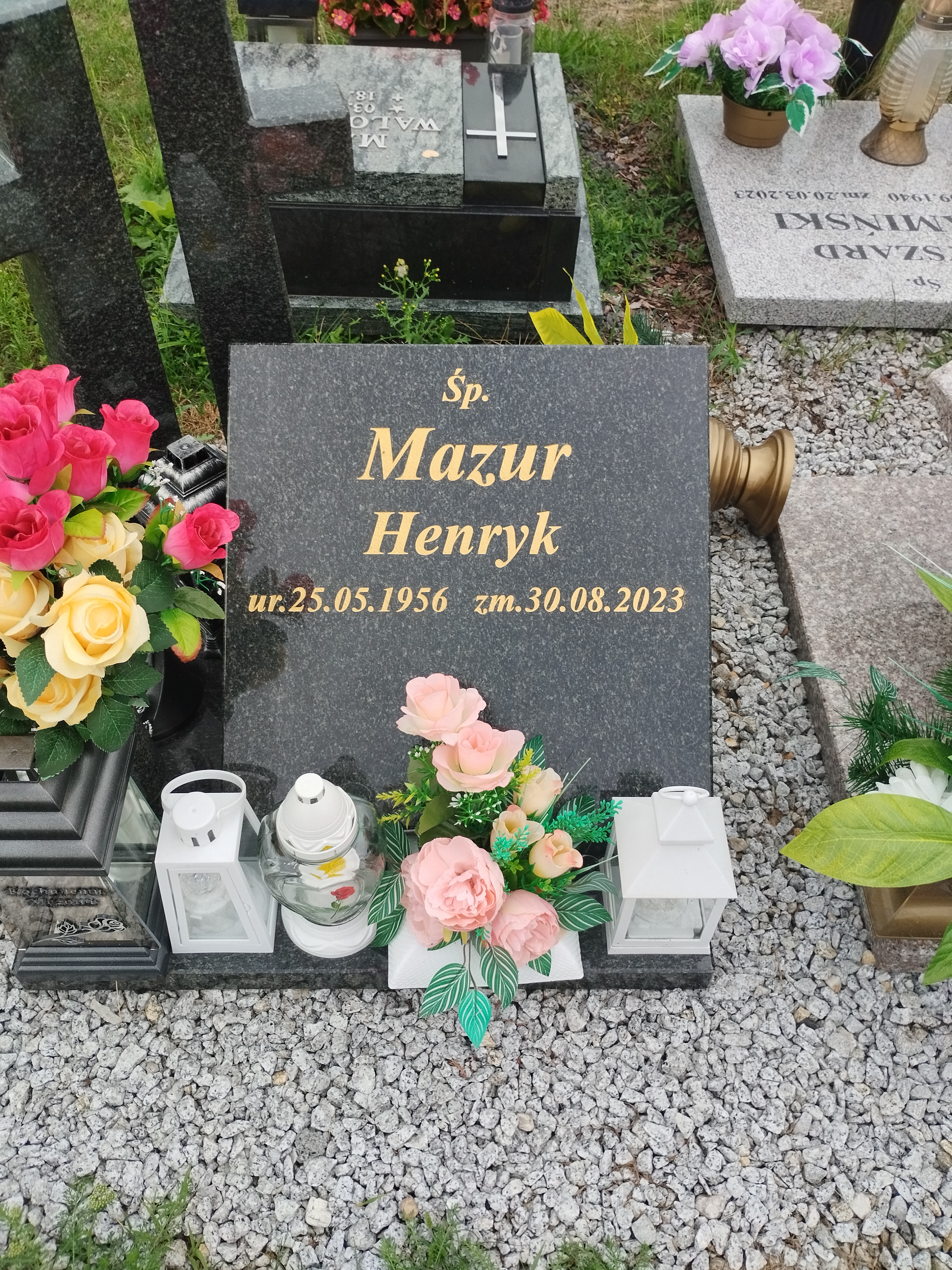 Grób HENRYK MAZUR